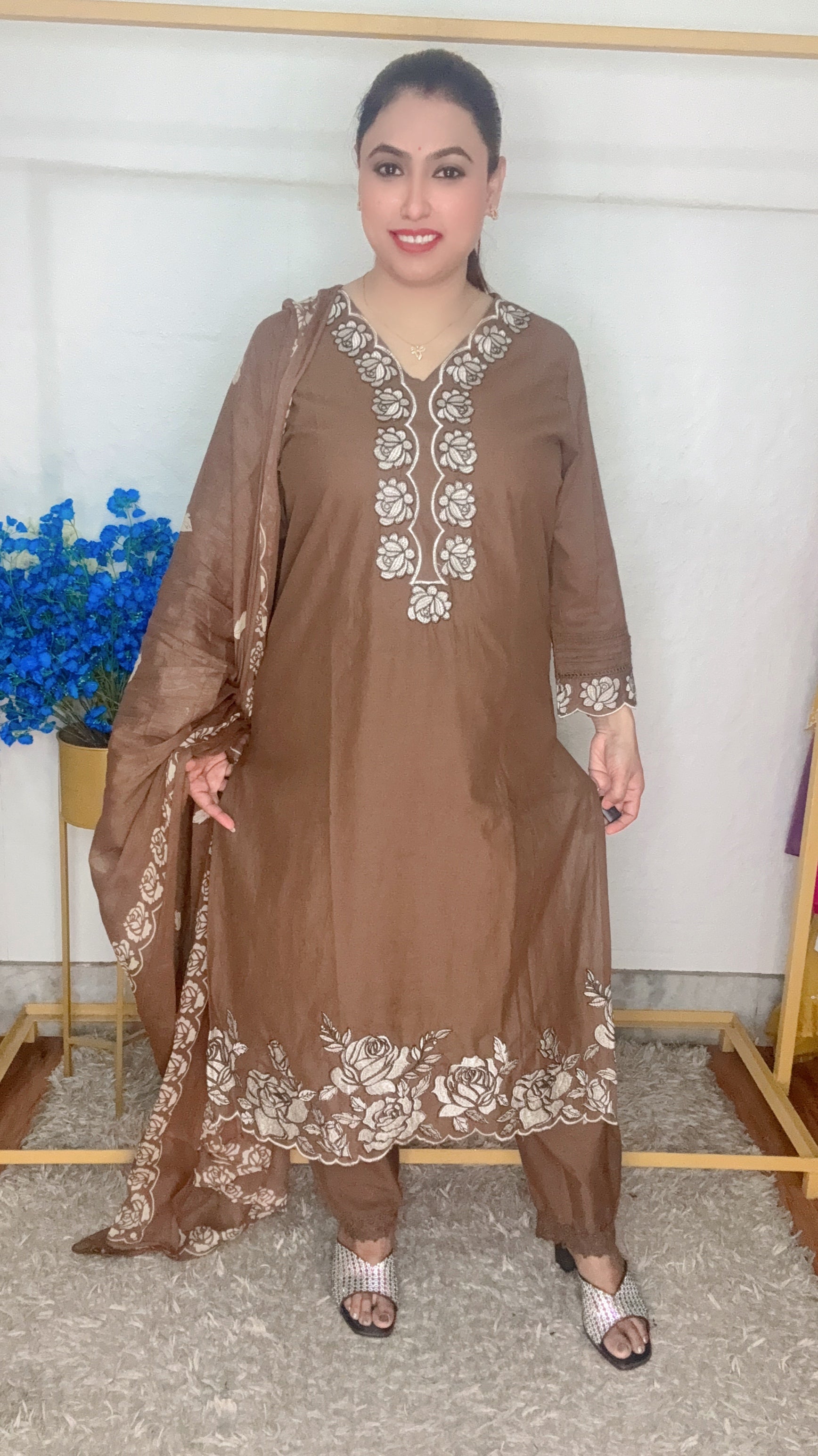 White thread flower design suit set