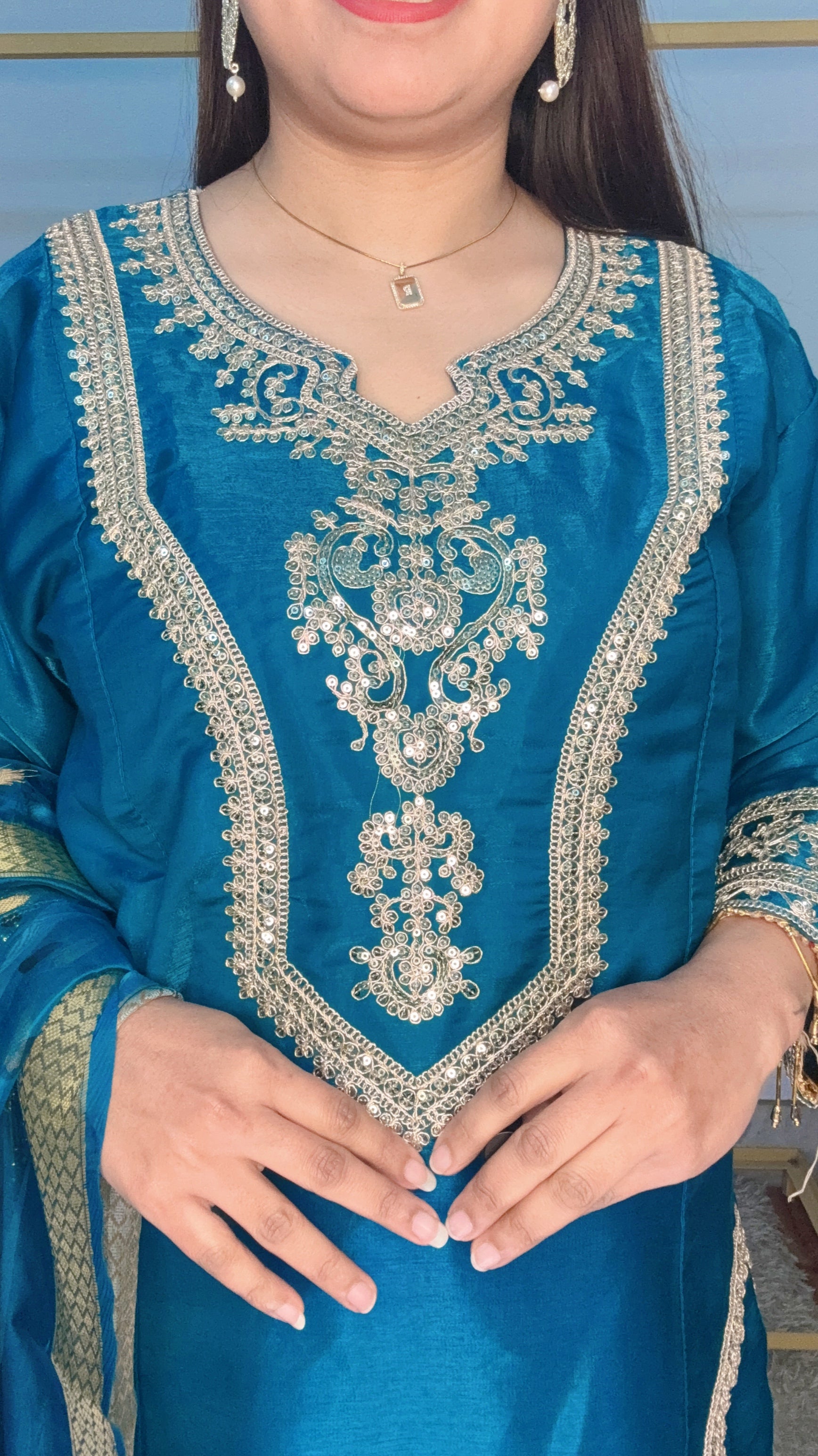 Heavy embroidered printed dupatta, 3 pcs Kurti set…