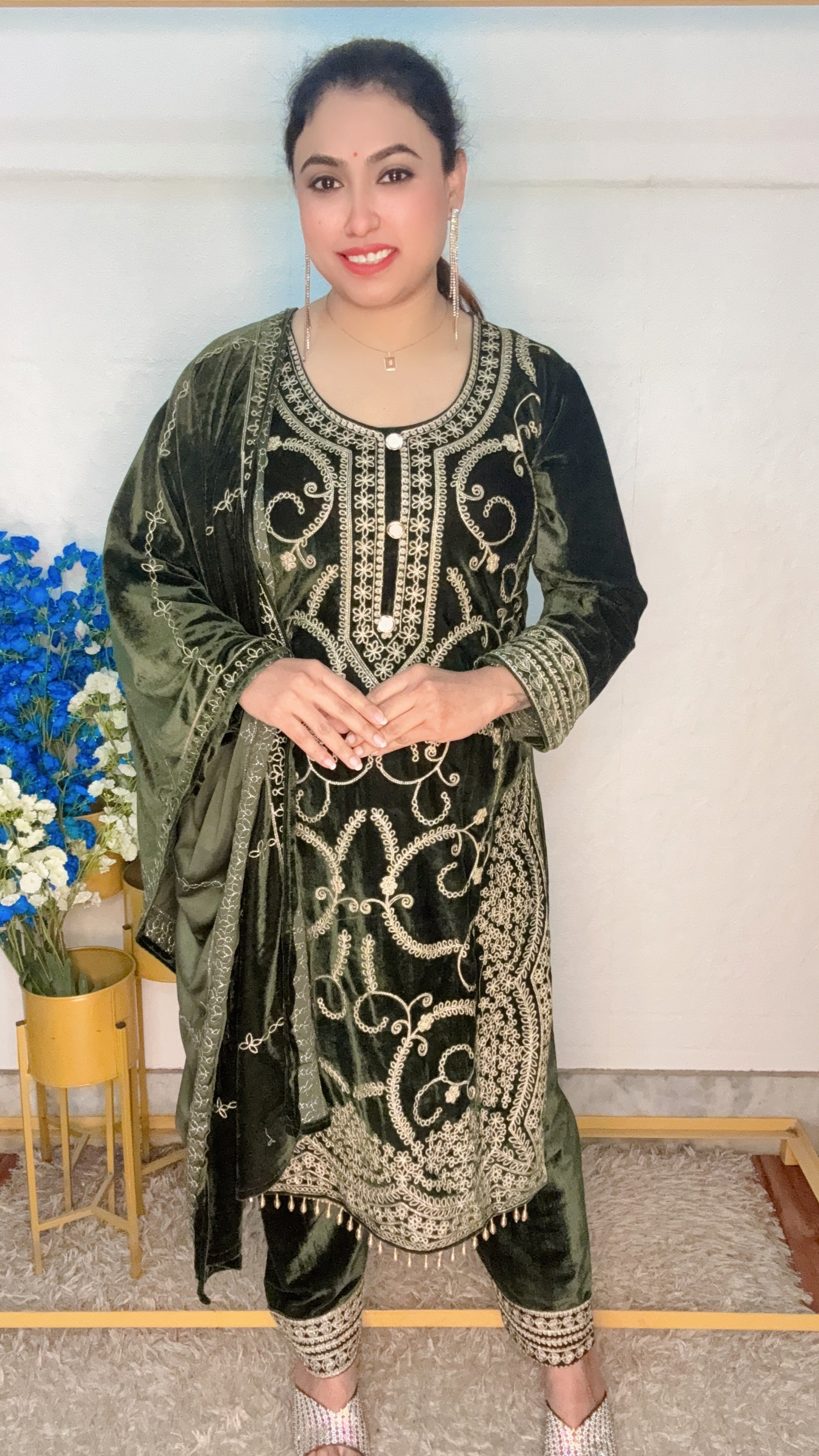 Full Heavy Embroidery Velvet 3pcs Kutri Set