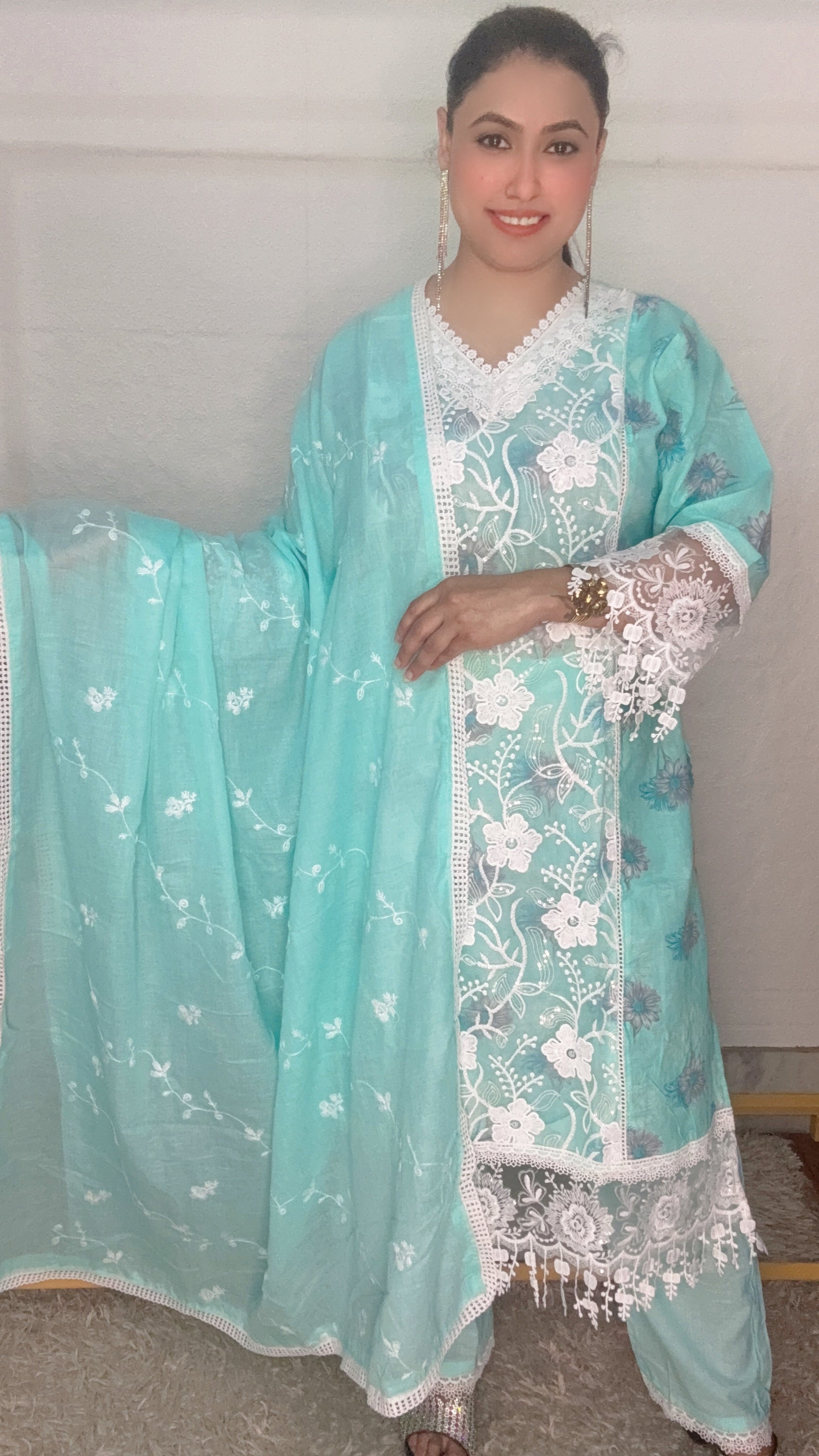 Beautiful Lace Work 3pcs Suit