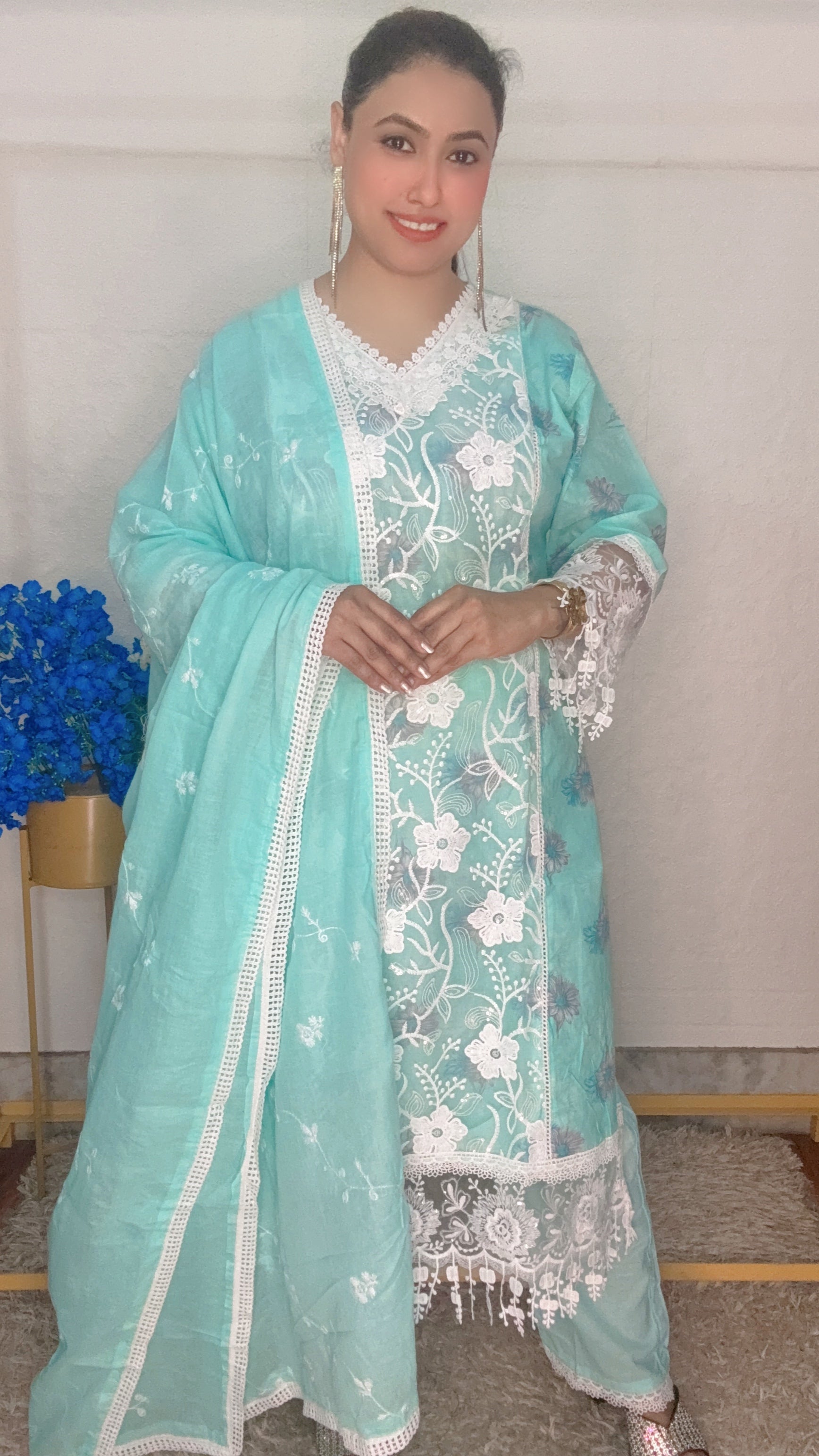 Beautiful Lace Work 3pcs Suit