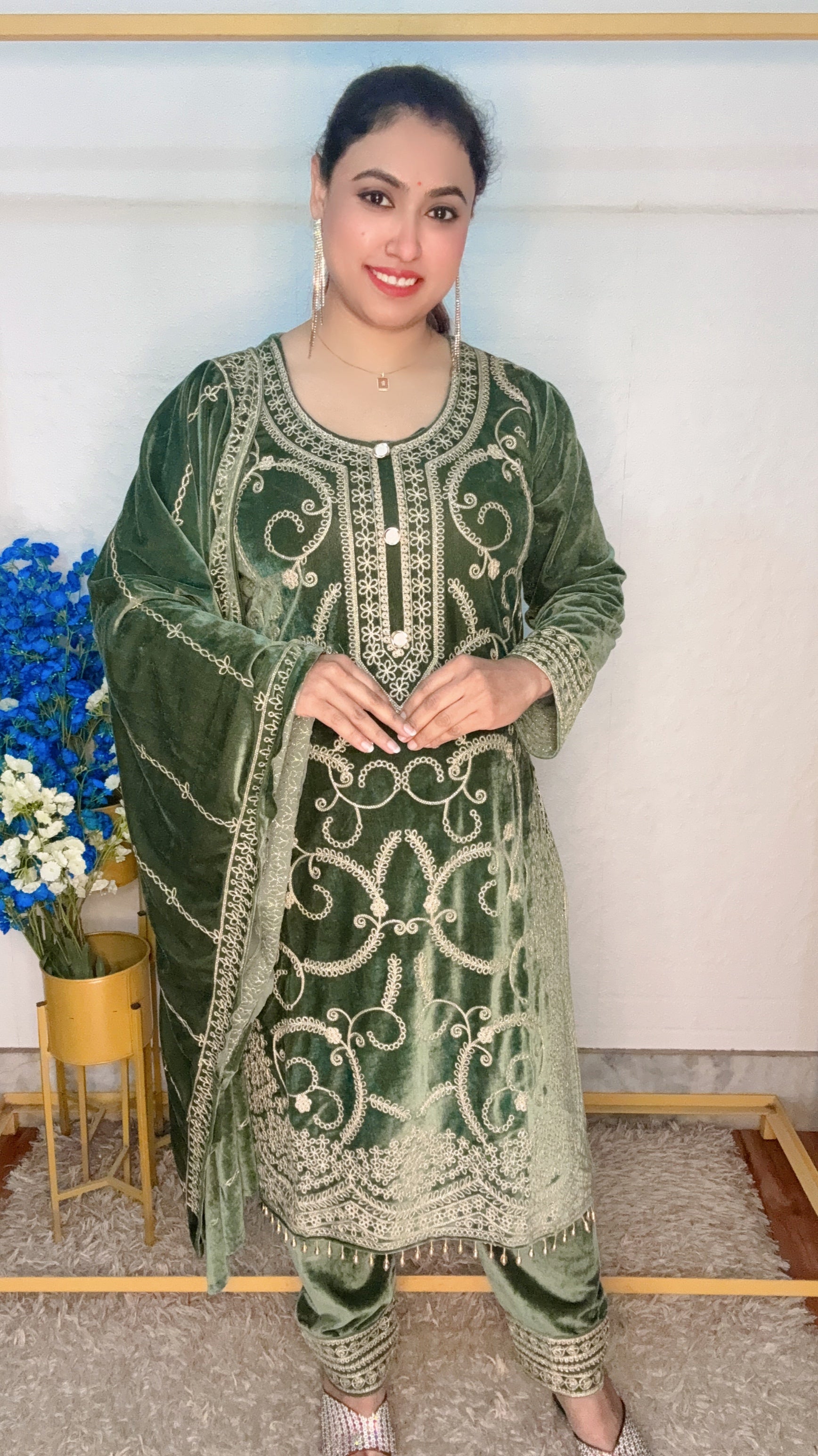 Full Heavy Embroidery Velvet 3pcs Kutri Set