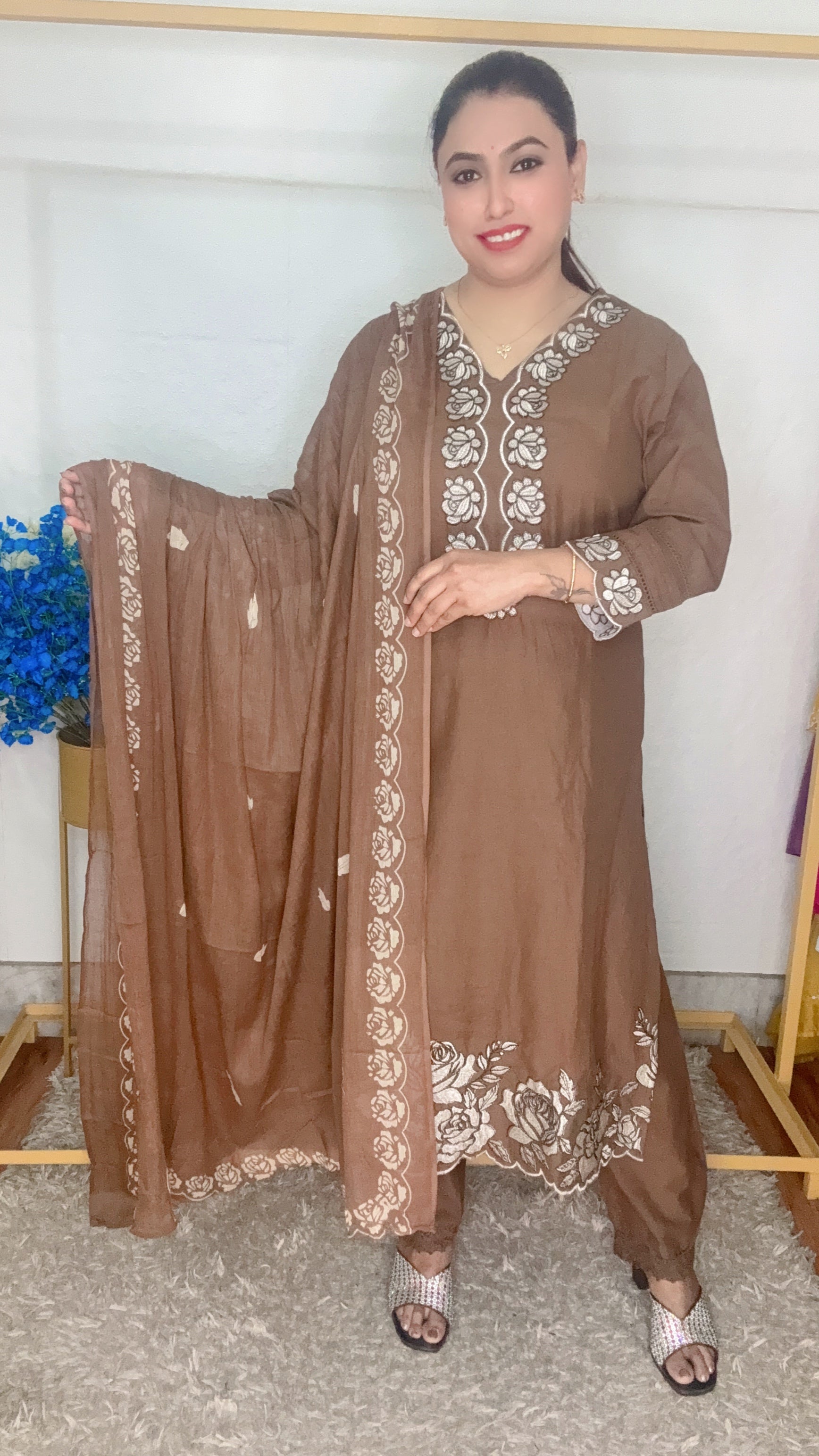 White thread flower design suit set