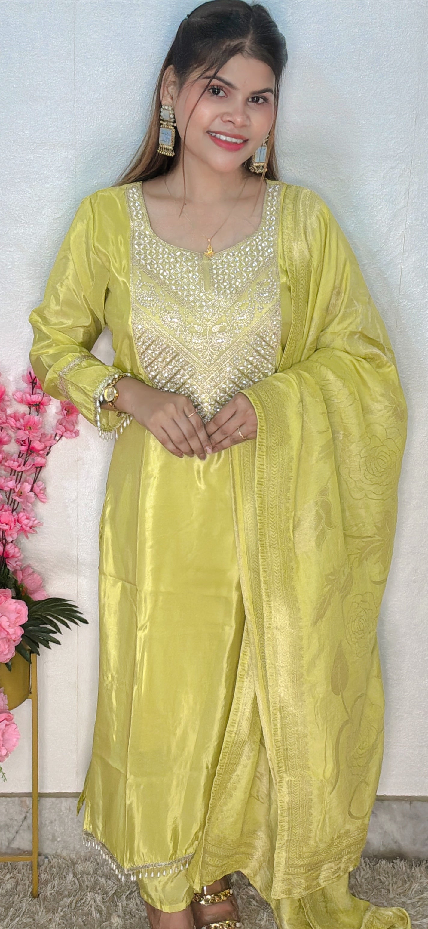Perl work silk suit