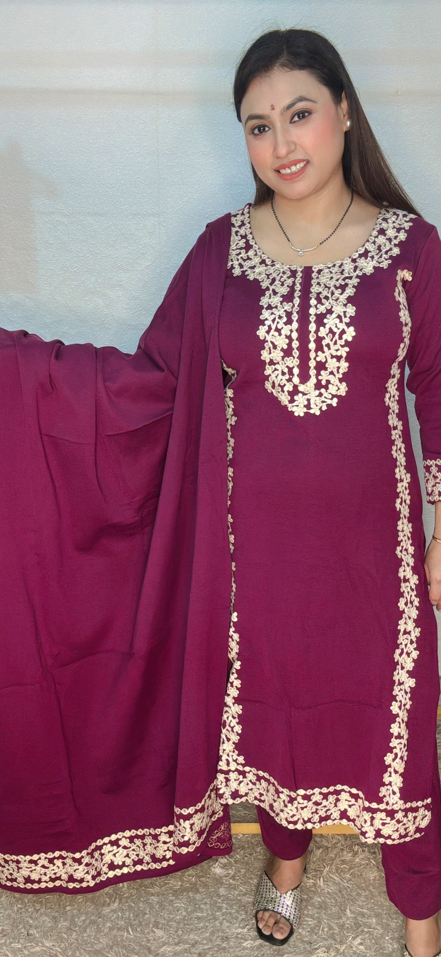 Woollen Warm 3pcs Suit With Thread Work