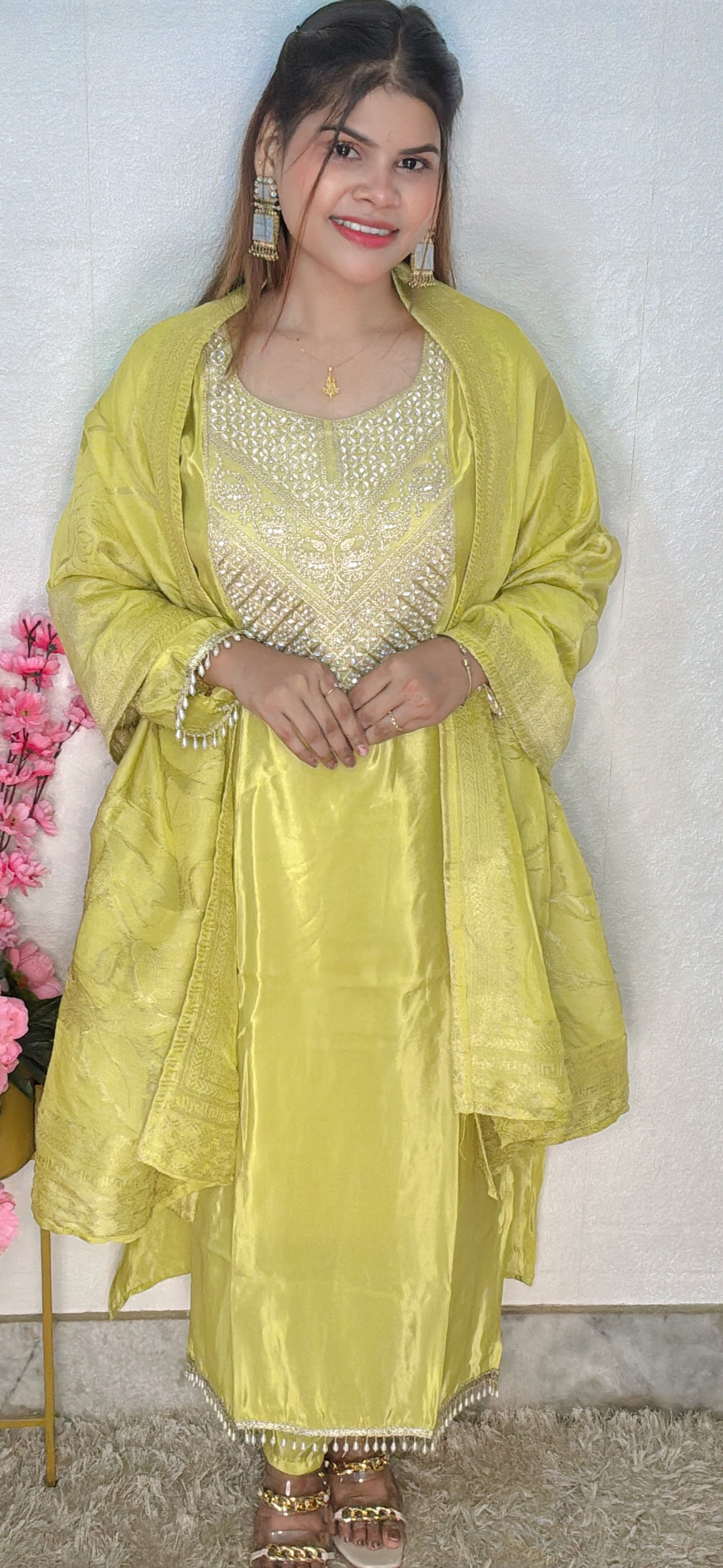 Perl work silk suit