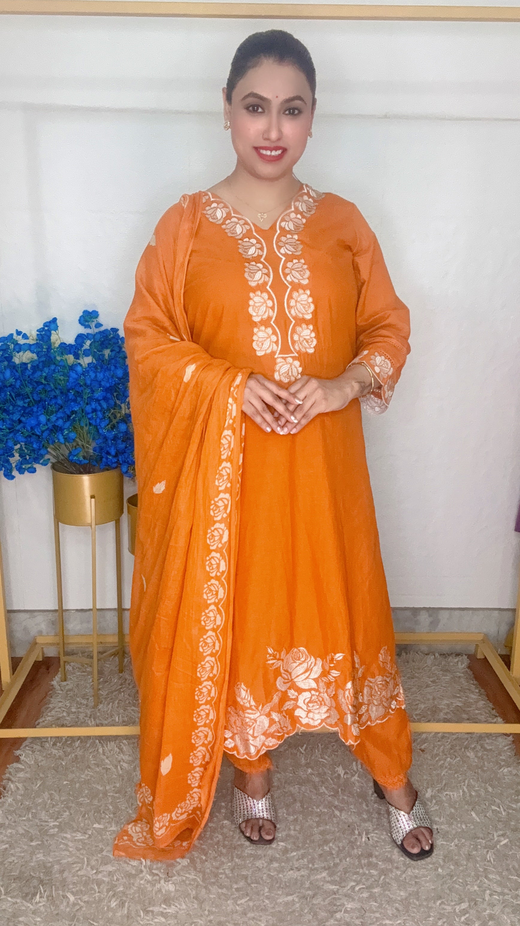 White thread flower design suit set